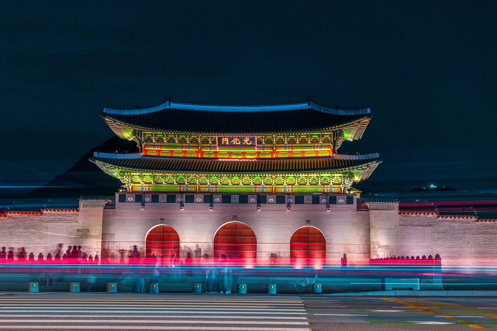 조명이 켜진 광화문 야경 자료사진